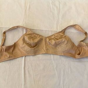 - PLAYTEX Bra, Nude Color, Size 38D, good condition